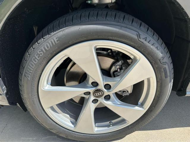 Photo of 2025 Tambora Gray Metallic Audi Q5