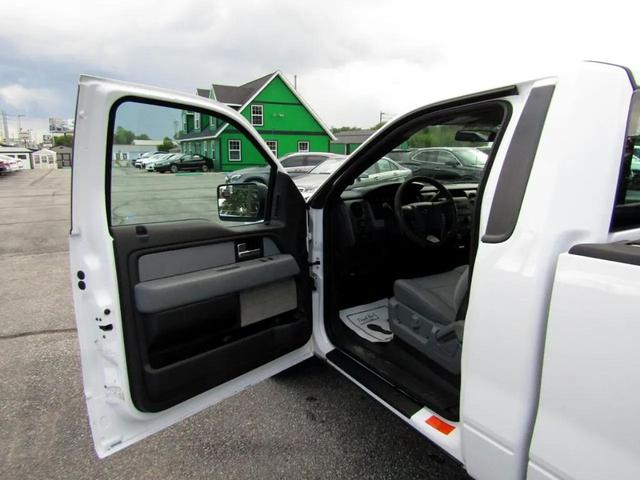 Photo of 2014 Oxford White Ford F-150