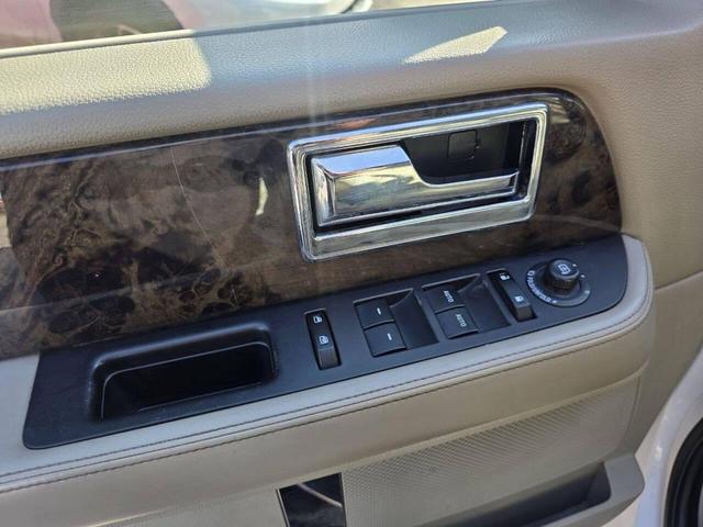 Photo of 2017 White Lincoln Navigator