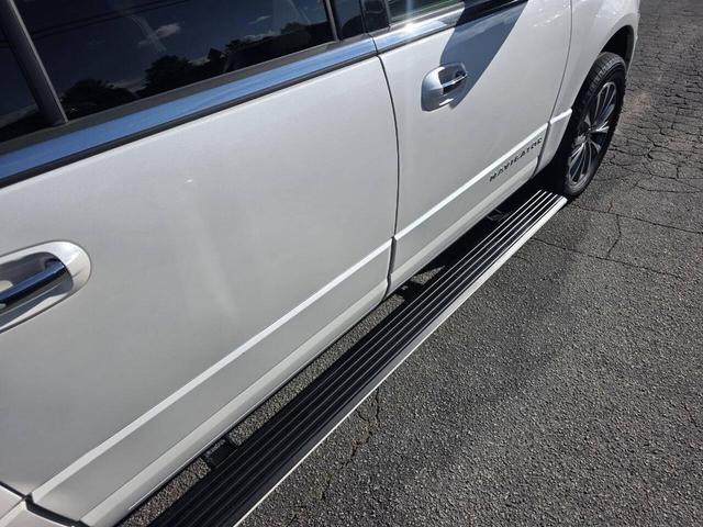 Photo of 2017 White Lincoln Navigator