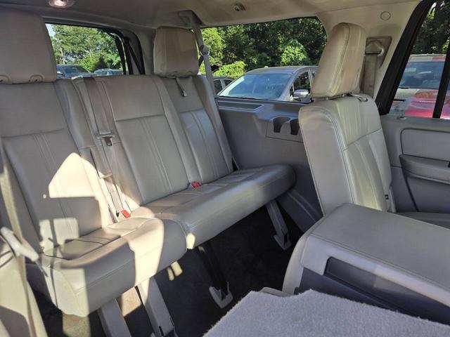 Photo of 2017 White Lincoln Navigator