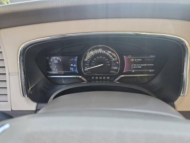Photo of 2017 White Lincoln Navigator