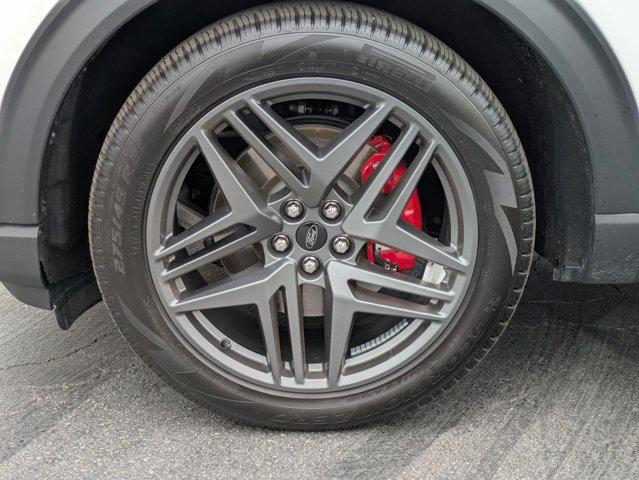 Photo of 2025 Star White Metallic Tri-Coat Ford Explorer