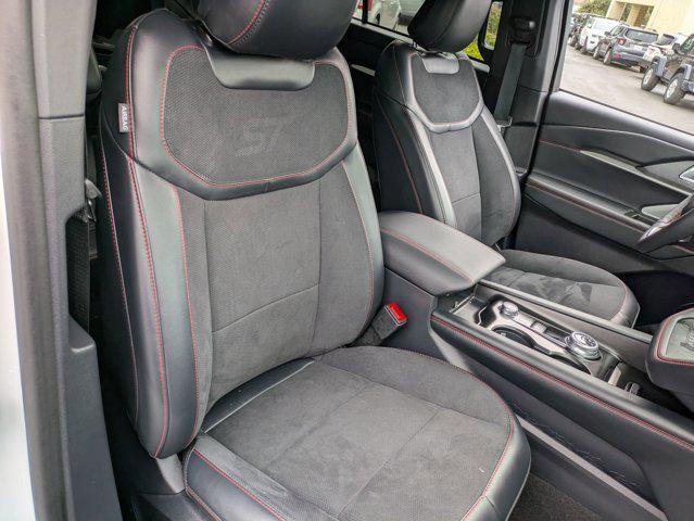 Photo of 2025 Star White Metallic Tri-Coat Ford Explorer