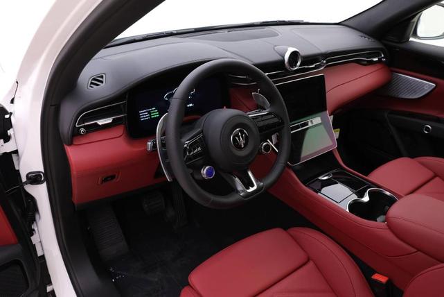 Photo of 2025 Bianco Maserati Grecale Folgore