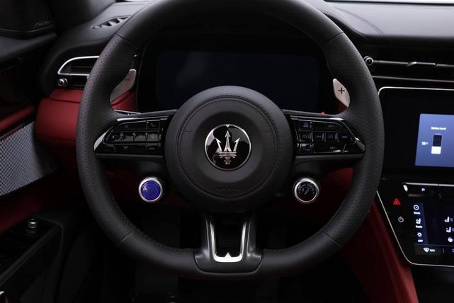 Photo of 2025 Bianco Maserati Grecale Folgore