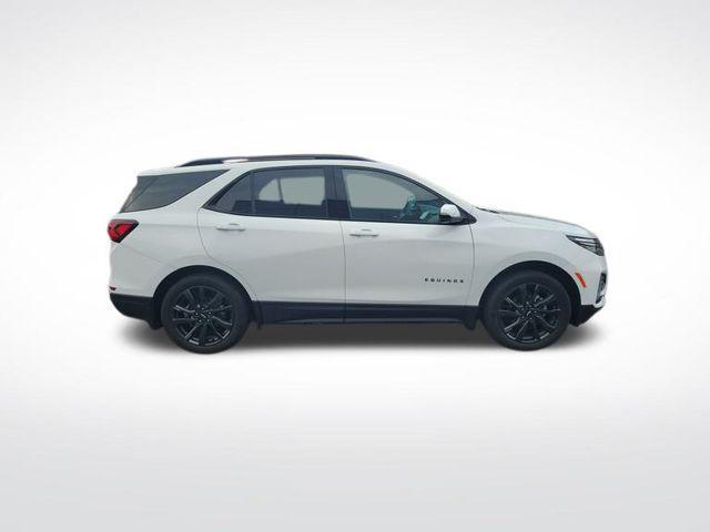 Photo of 2022 Summit White Chevrolet Equinox
