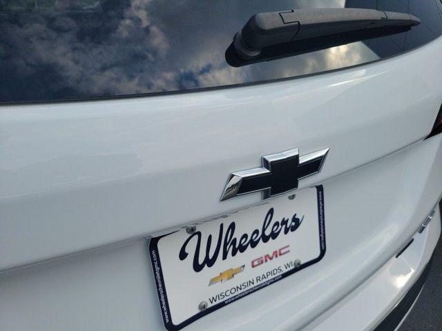 Photo of 2022 Summit White Chevrolet Equinox
