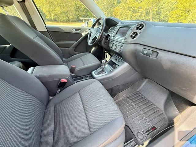 Photo of 2017 Pacific Blue Metallic Volkswagen Tiguan Limited