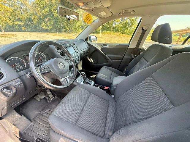 Photo of 2017 Pacific Blue Metallic Volkswagen Tiguan Limited
