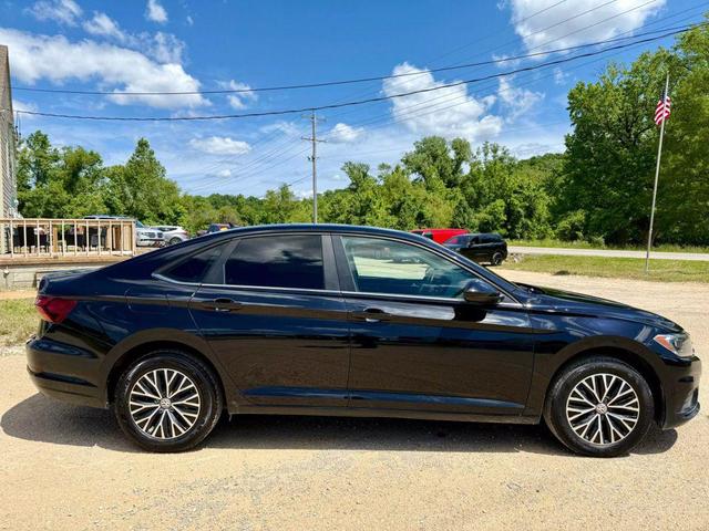 Photo of 2019 Platinum Gray Metallic Volkswagen Jetta