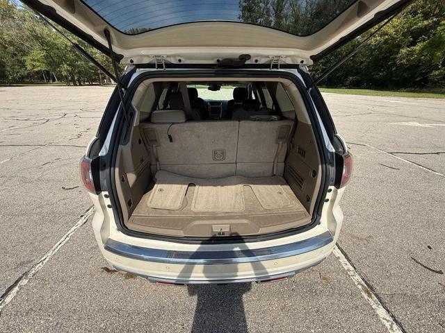 Photo of 2014 White Diamond Tricoat GMC Acadia