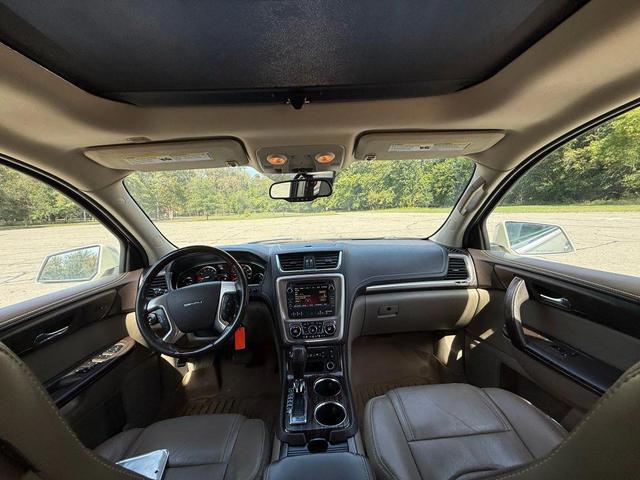 Photo of 2014 White Diamond Tricoat GMC Acadia