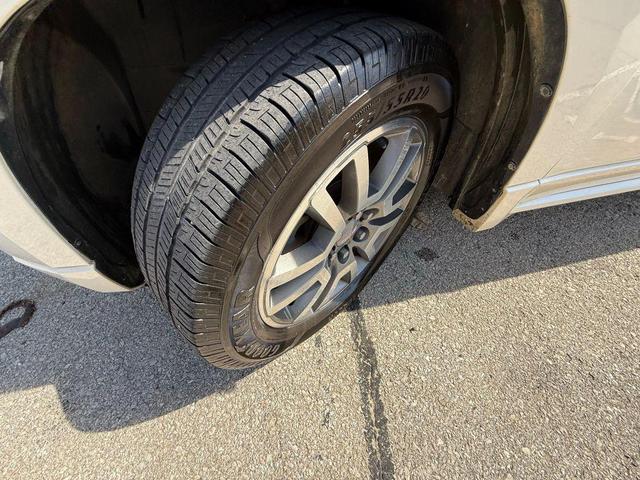 Photo of 2014 White Diamond Tricoat GMC Acadia