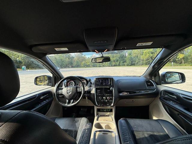 Photo of 2018 Black Onyx Crystal Pearlcoat Dodge Grand Caravan