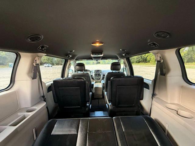 Photo of 2018 Black Onyx Crystal Pearlcoat Dodge Grand Caravan