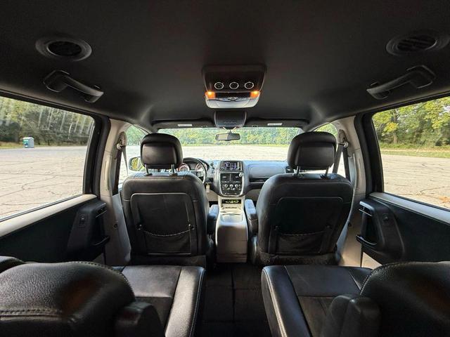 Photo of 2018 Black Onyx Crystal Pearlcoat Dodge Grand Caravan