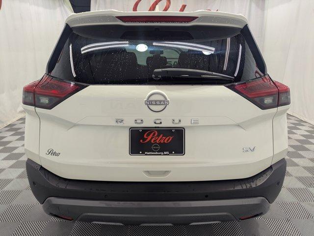 Photo of 2023 White Nissan Rogue
