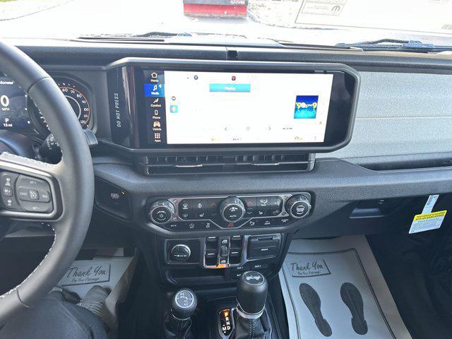 Photo of 2025 Black Clearcoat Jeep Wrangler