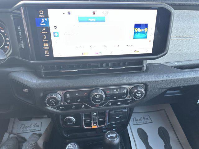 Photo of 2025 Black Clearcoat Jeep Wrangler