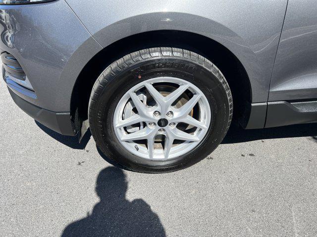 Photo of 2024 Carbonized Gray Metallic Ford Edge