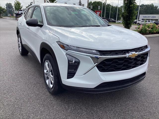 Photo of 2025 Summit White Chevrolet Trax