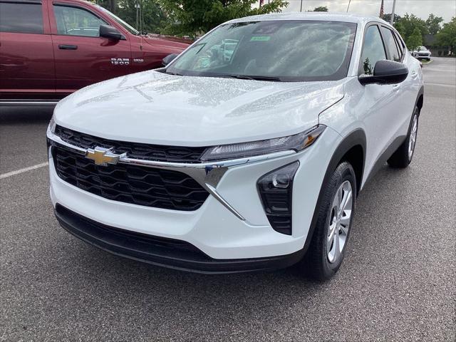 Photo of 2025 Summit White Chevrolet Trax