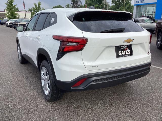 Photo of 2025 Summit White Chevrolet Trax