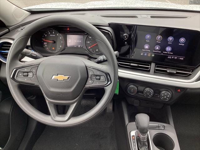 Photo of 2025 Summit White Chevrolet Trax
