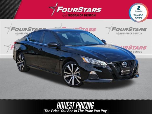 Photo of 2022 Super Black Clearcoat Nissan Altima