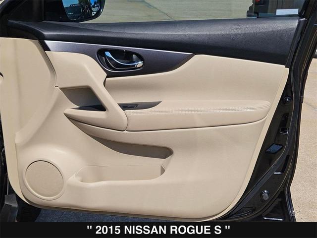 Photo of 2015 Super Black Nissan Rogue
