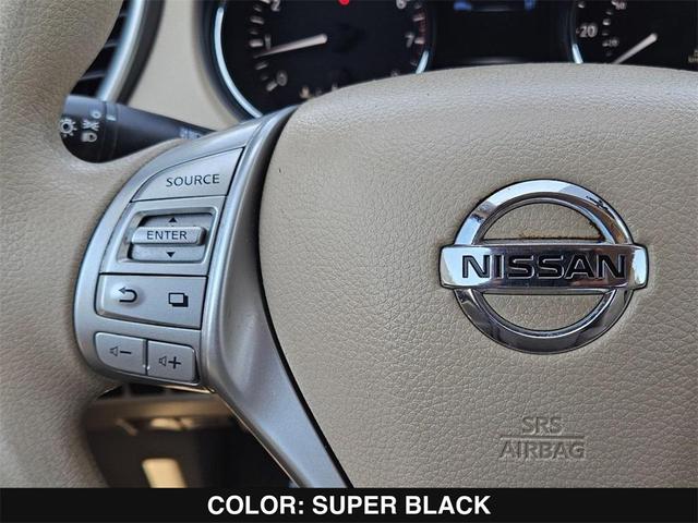 Photo of 2015 Super Black Nissan Rogue