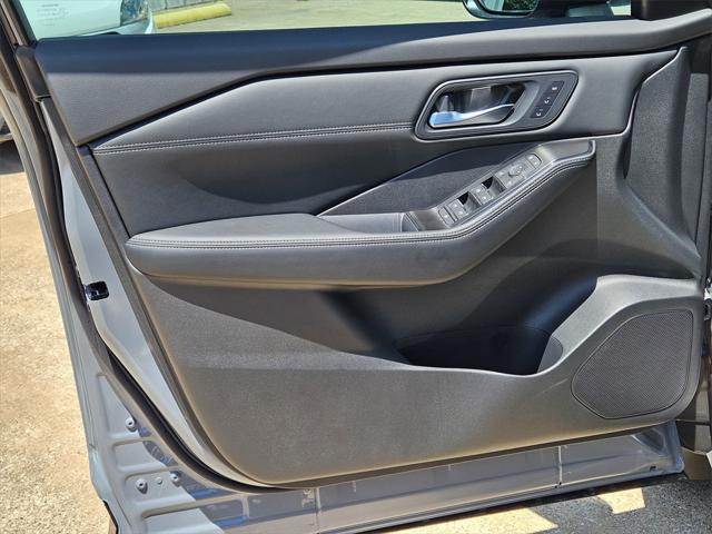 Photo of 2025 Boulder Gray Pearl/Super Black Nissan Rogue
