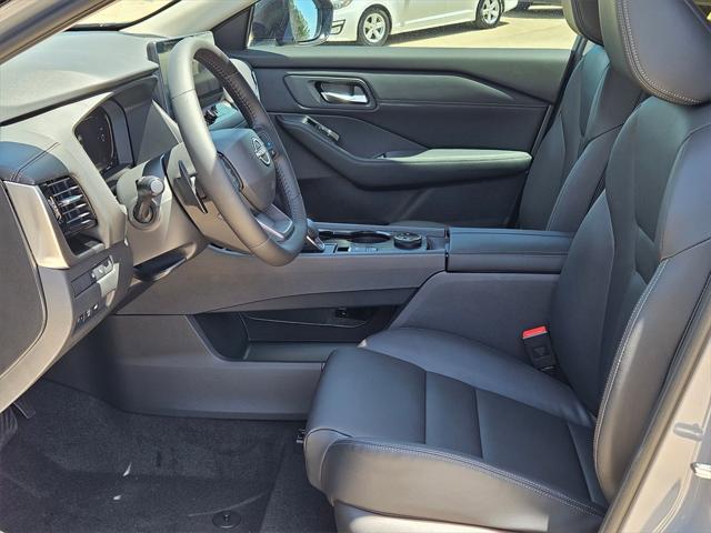 Photo of 2025 Boulder Gray Pearl/Super Black Nissan Rogue