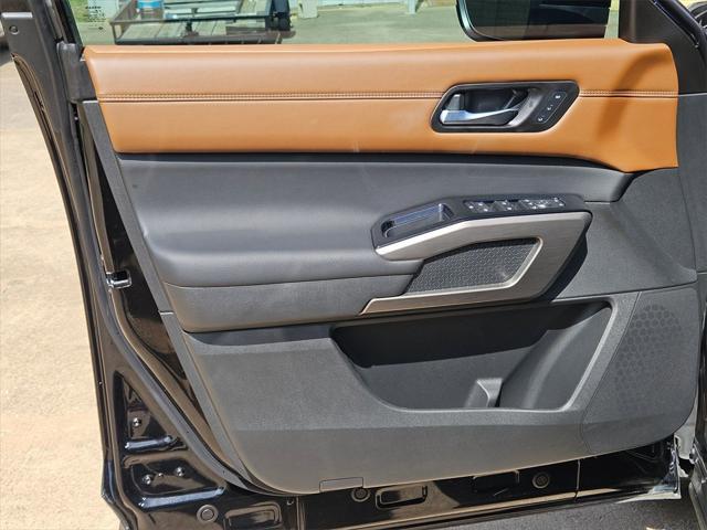 Photo of 2024 Super Black Nissan Pathfinder