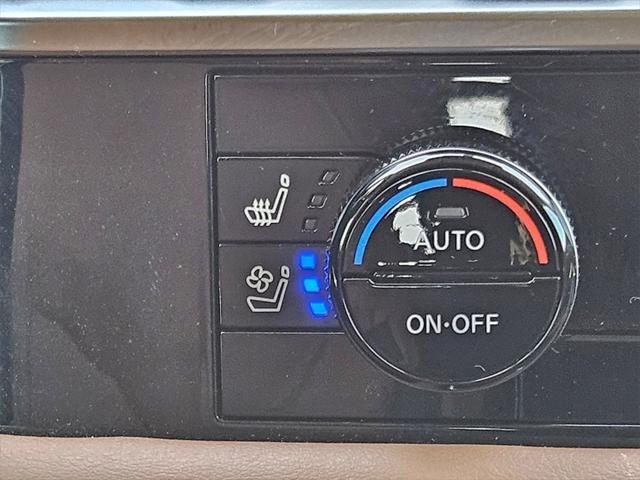 Photo of 2024 Super Black Nissan Pathfinder