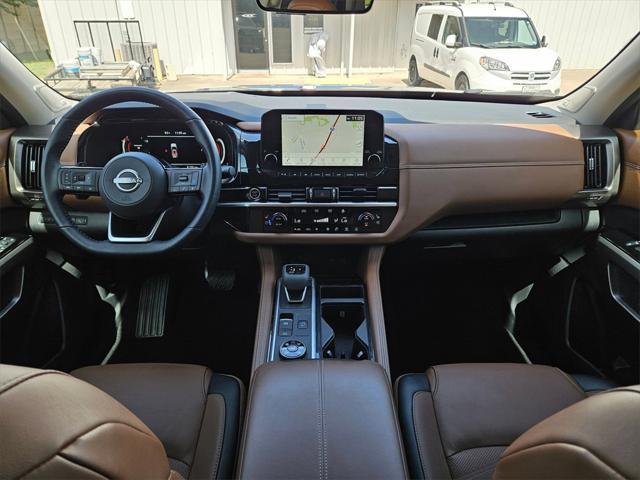 Photo of 2024 Super Black Nissan Pathfinder