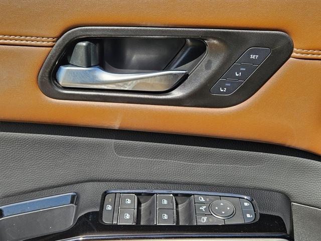 Photo of 2024 Super Black Nissan Pathfinder