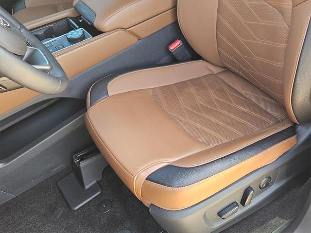 Photo of 2024 Super Black Nissan Pathfinder