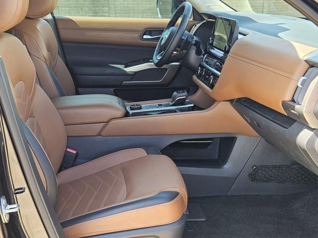 Photo of 2024 Super Black Nissan Pathfinder