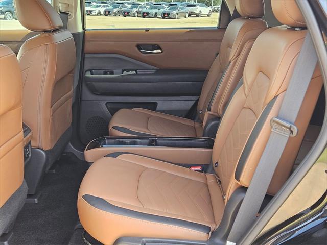 Photo of 2024 Super Black Nissan Pathfinder