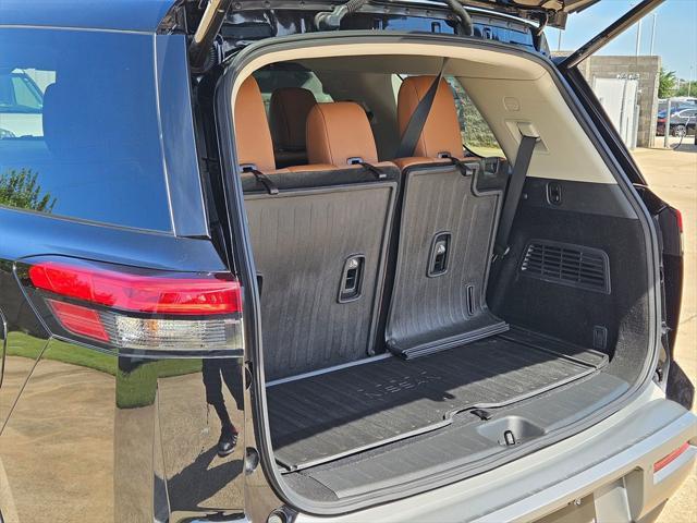 Photo of 2024 Super Black Nissan Pathfinder