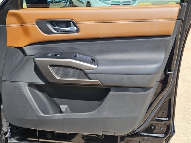 Photo of 2024 Super Black Nissan Pathfinder