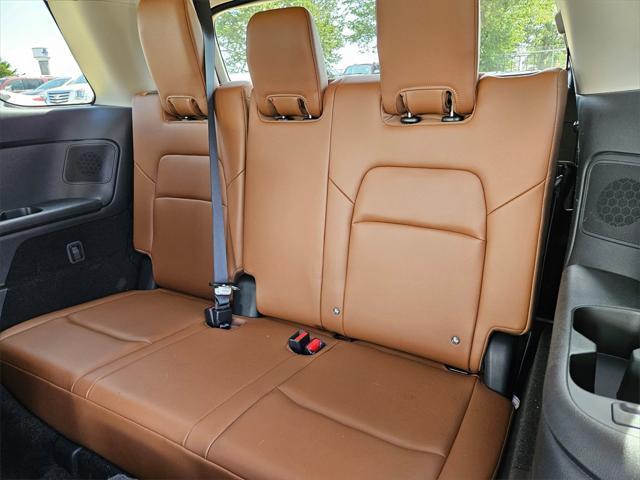 Photo of 2024 Super Black Nissan Pathfinder