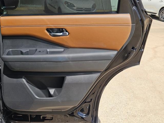 Photo of 2024 Super Black Nissan Pathfinder