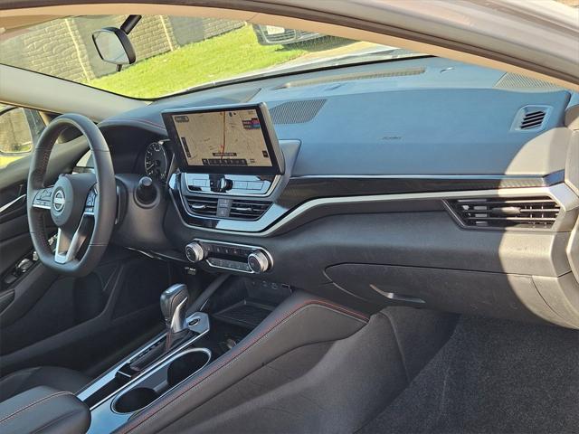 Photo of 2024 Gray Sky Pearl Nissan Altima