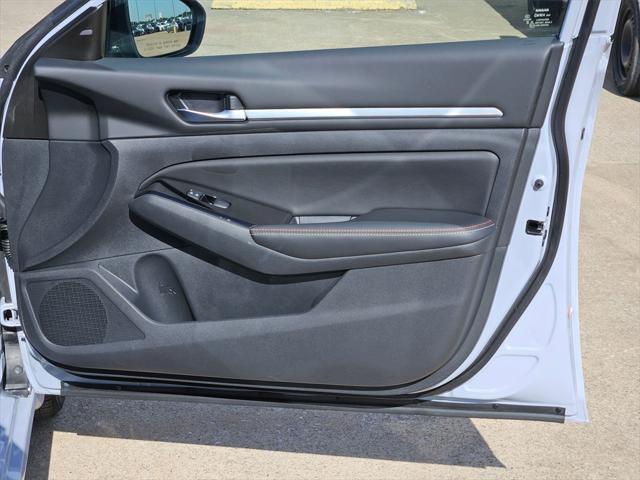 Photo of 2024 Gray Sky Pearl Nissan Altima