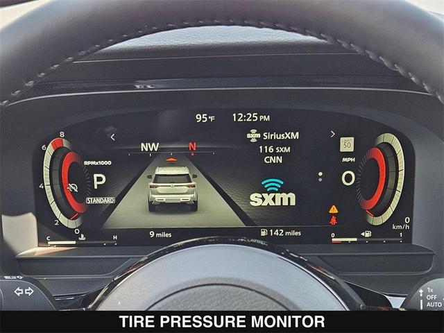 Photo of 2025 Everest White Pearl Tricoat Nissan Pathfinder