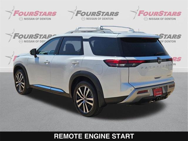 Photo of 2025 Everest White Pearl Tricoat Nissan Pathfinder