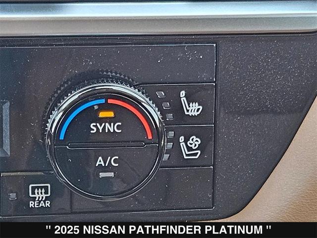 Photo of 2025 Everest White Pearl Tricoat Nissan Pathfinder